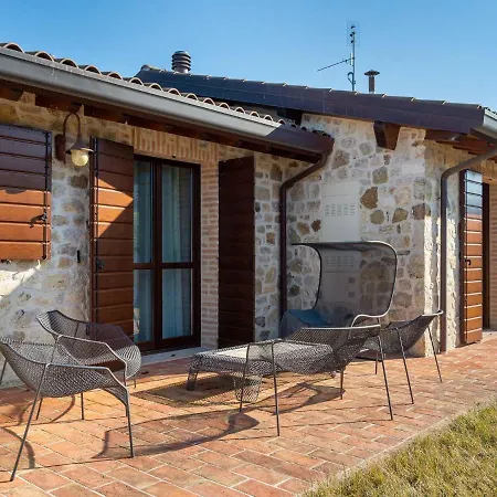 Casa vacanze Lavish Holiday In With Swimming Pool *