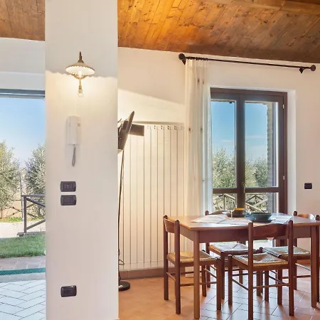 Semesterbostad Lavish Holiday In With Swimming Pool